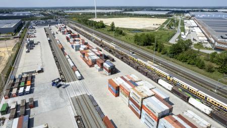 07 Greenport Venlo grootste inland railterminal bereikbaarheid logistieke hotspot 2022  PP.jpg